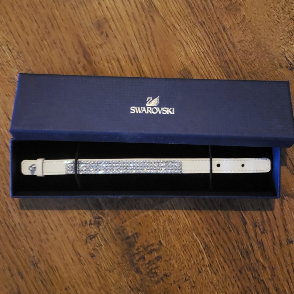 Genuine leather Swarovski crystal bracelet